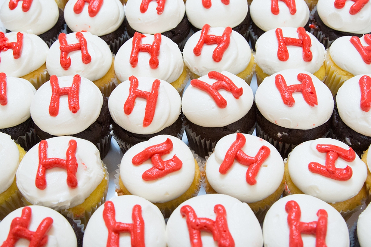 Harvard Alumni for Fashion, Luxury, and Retail - Image of cupcakes frosted with a crimson H